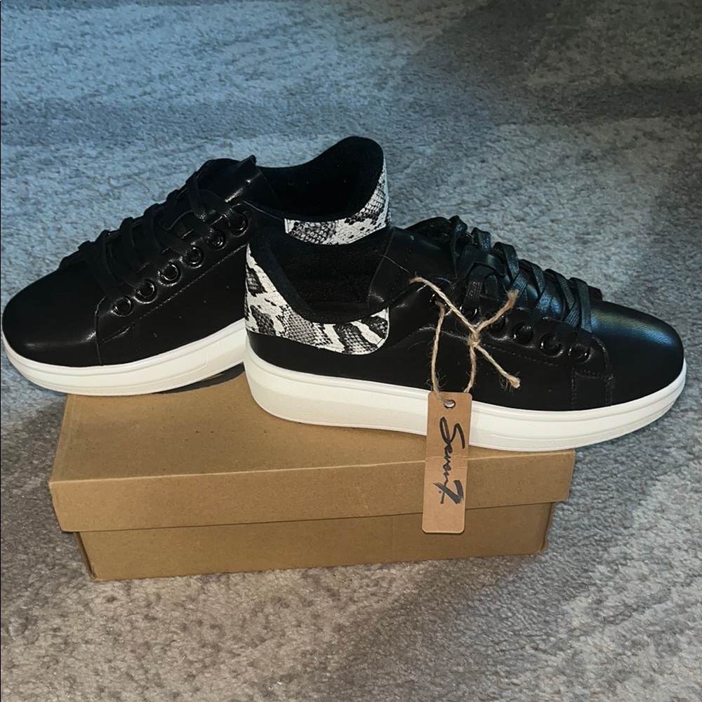 Seven7 Black and White Sneakers with Versatile Design